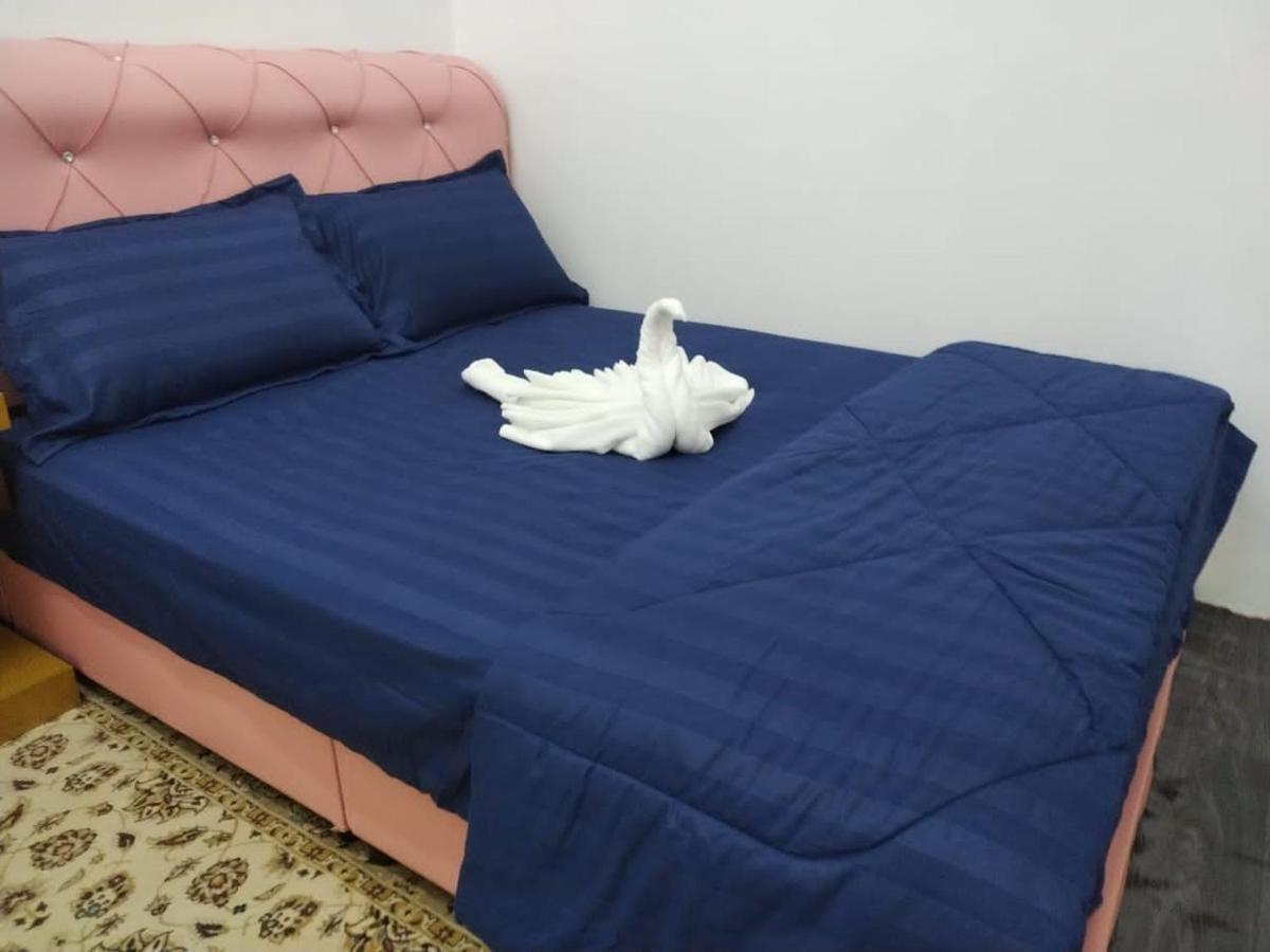 Homestay Embah Ros & Embah Lek Hutan Melintang ภายนอก รูปภาพ
